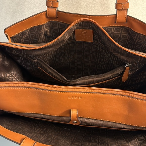 EUC Lodis work bag in tan leather; multiple pockets & laptop protected sleeve - Picture 5 of 6